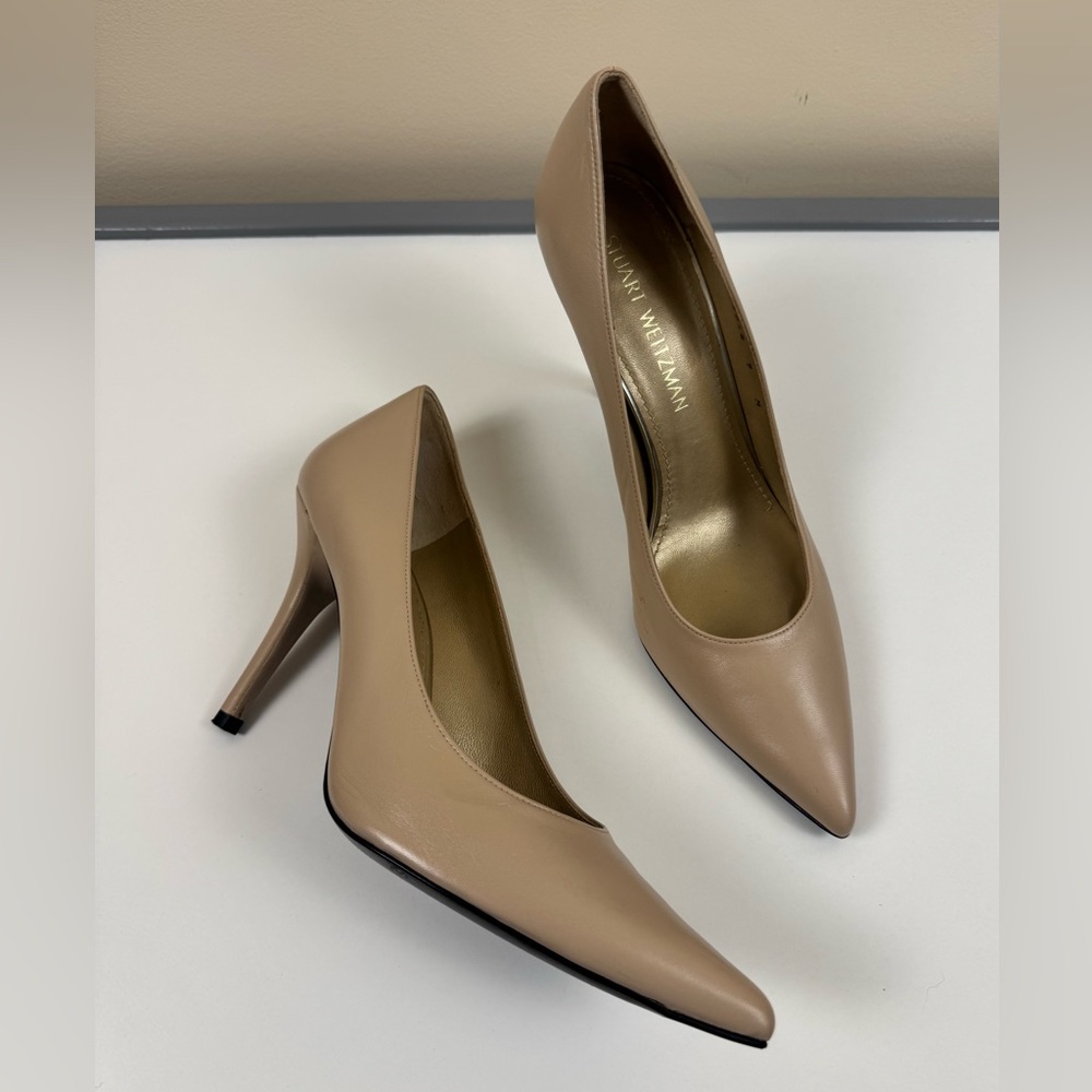 Stuart Weitzman Power 85 Leather Pumps in Adobe